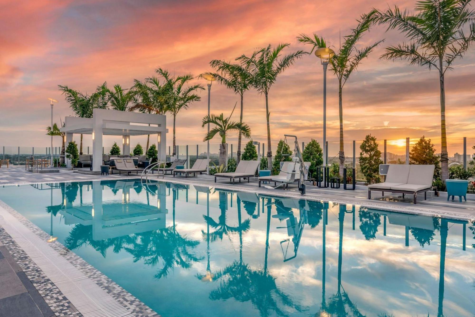 Courtyard By Marriott Fort Lauderdale Downtown エクステリア 写真